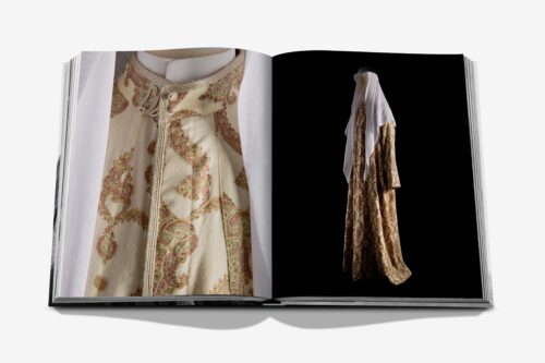 moderni klasika, interjero dizainas, klasika, elegancija, interjeras, knyga costumes of saudi arabia a heritage of fashion, assouline, elegant home